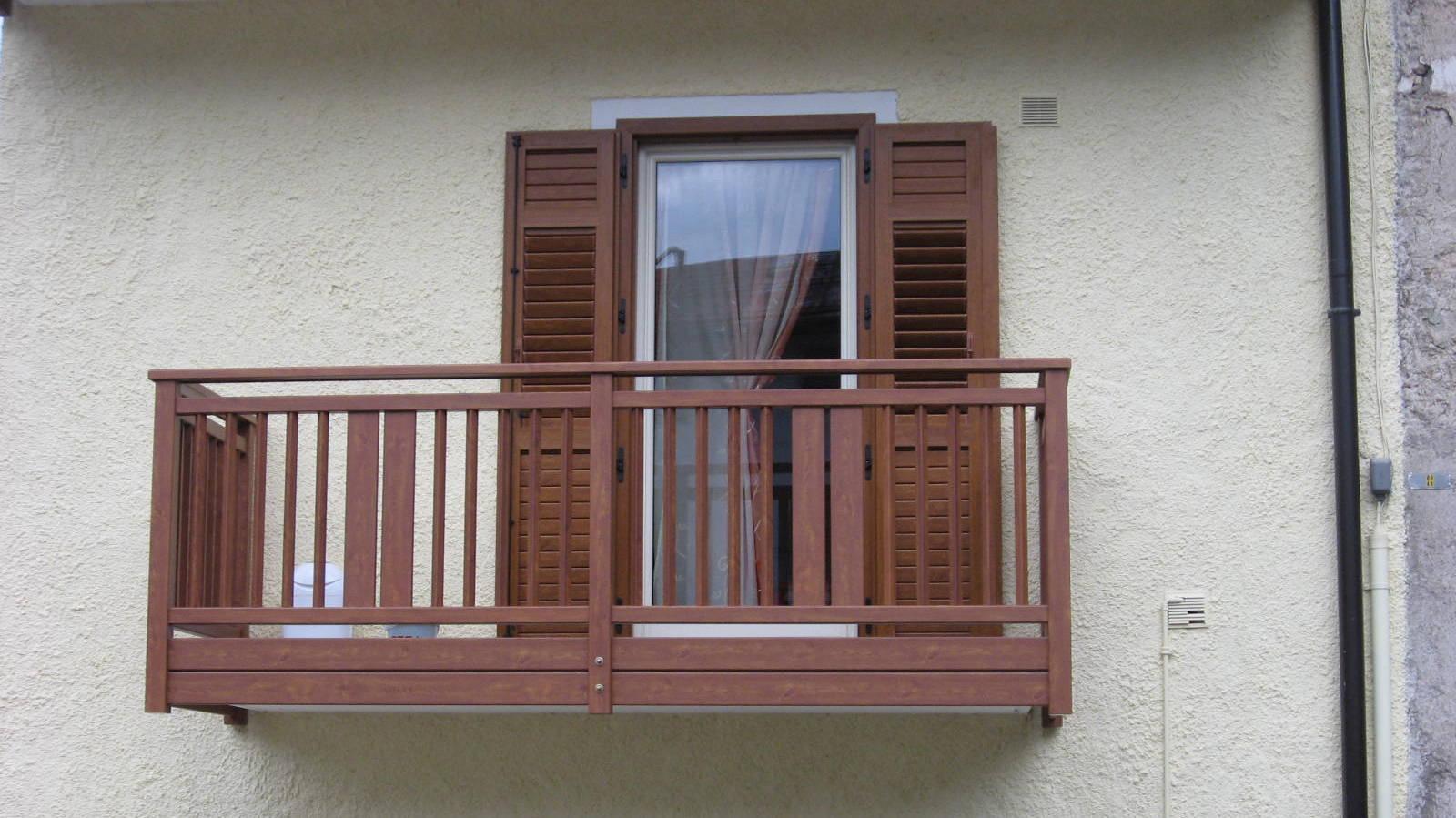 Realizzazione balconi in legno