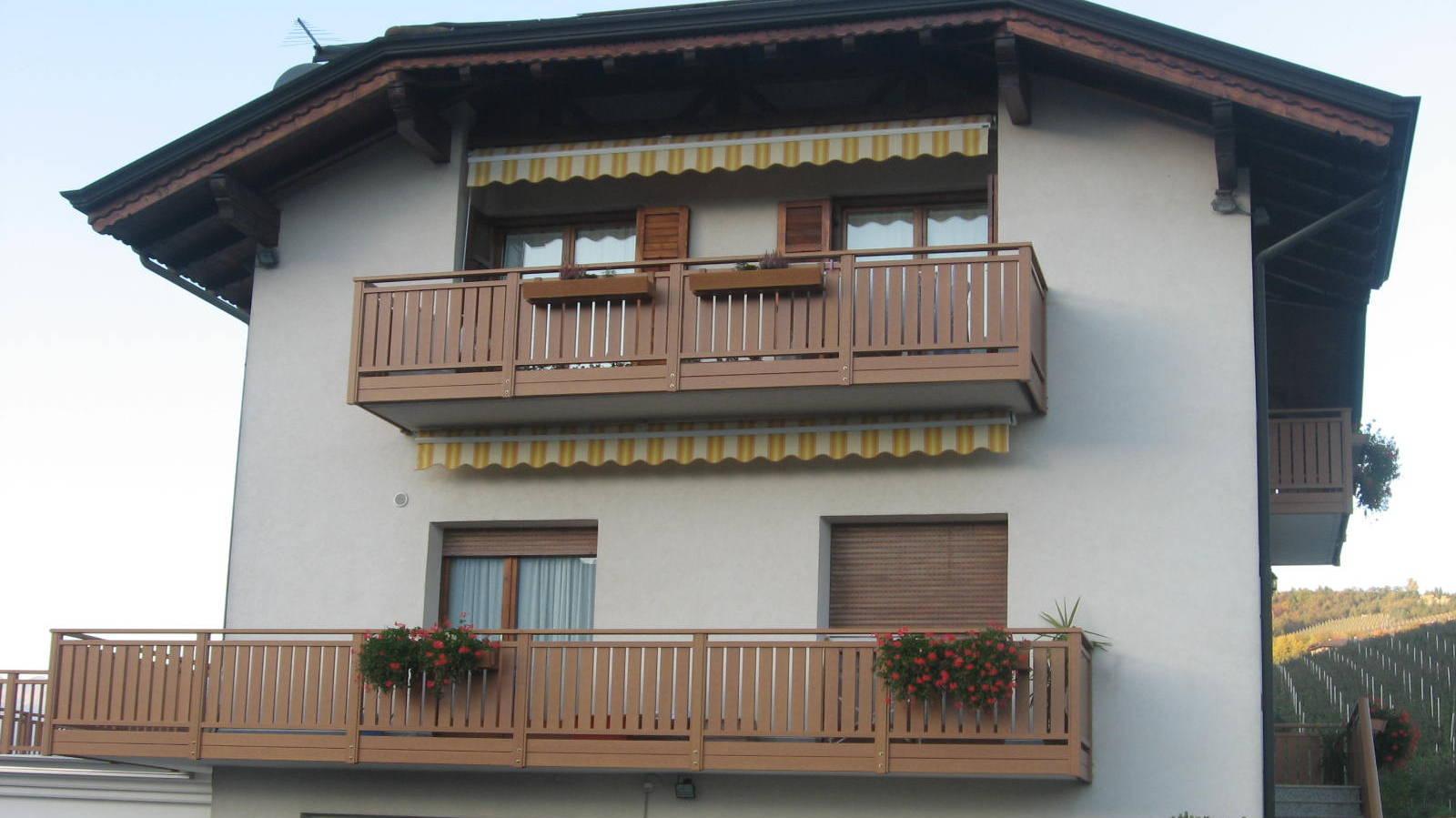 Realizzazione balconi in legno